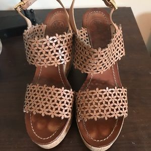 Tory Burch Daisy Perforated Wedge. Size 8.
